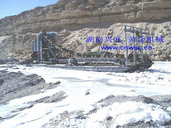 淘金設(shè)備廠家,淘金船定制,淘金船價(jià)格,湖南淘金船,瀏陽采金船,興旺挖金船,專業(yè)采沙船,洗砂機(jī),鉆石開采